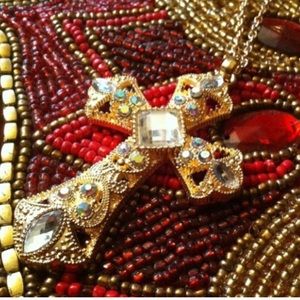⭐️HP⭐️Large Goldtone cross necklace